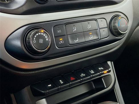 Used 2021 Chevrolet Colorado LT w/ Safety Package image 18