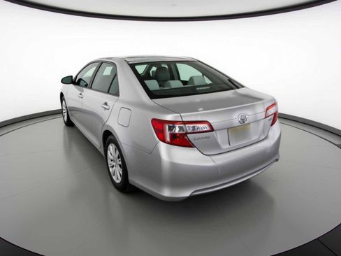 Used 2013 Toyota Camry LE image 4