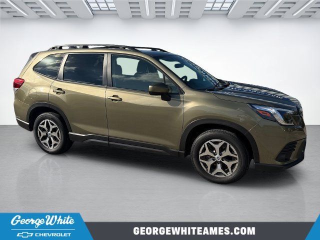 Used 2024 Subaru Forester Premium AWD/4WD image 1