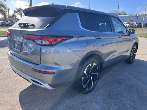 Used 2024 Mitsubishi Outlander SE image 3