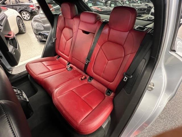 Used 2018 Porsche Macan AWD/4WD image 12