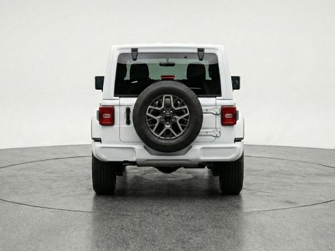 Used 2025 Jeep Wrangler Sahara image 7