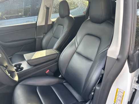 Used 2021 Tesla Model Y Long Range AWD/4WD image 9