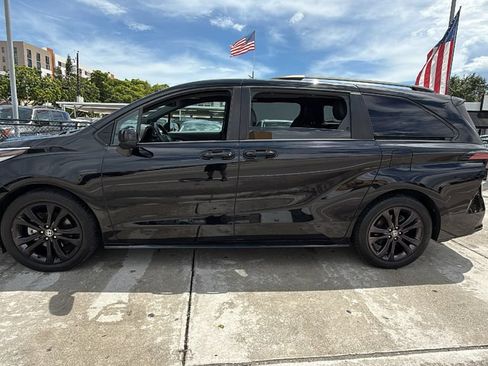 Used 2021 Toyota Sienna XSE w/ XSE Plus Package FWD image 12