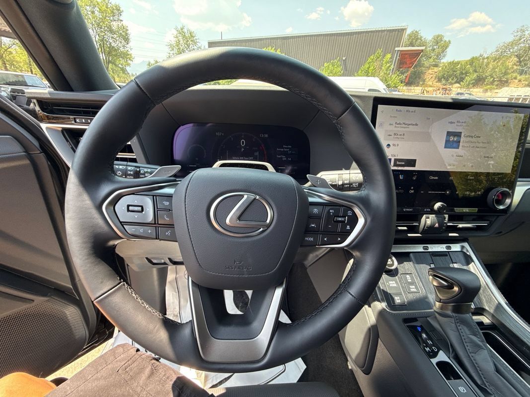 Used 2026 Lexus GX 550 w/ Accessory Package (2T) AWD/4WD image 34