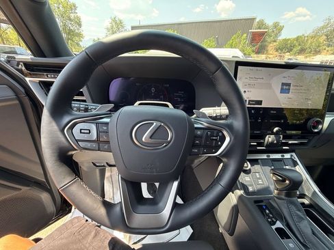 Used 2026 Lexus GX 550 w/ Accessory Package (2T) AWD/4WD image 34