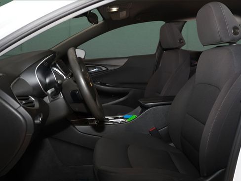 Used 2023 Chevrolet Malibu LT image 2