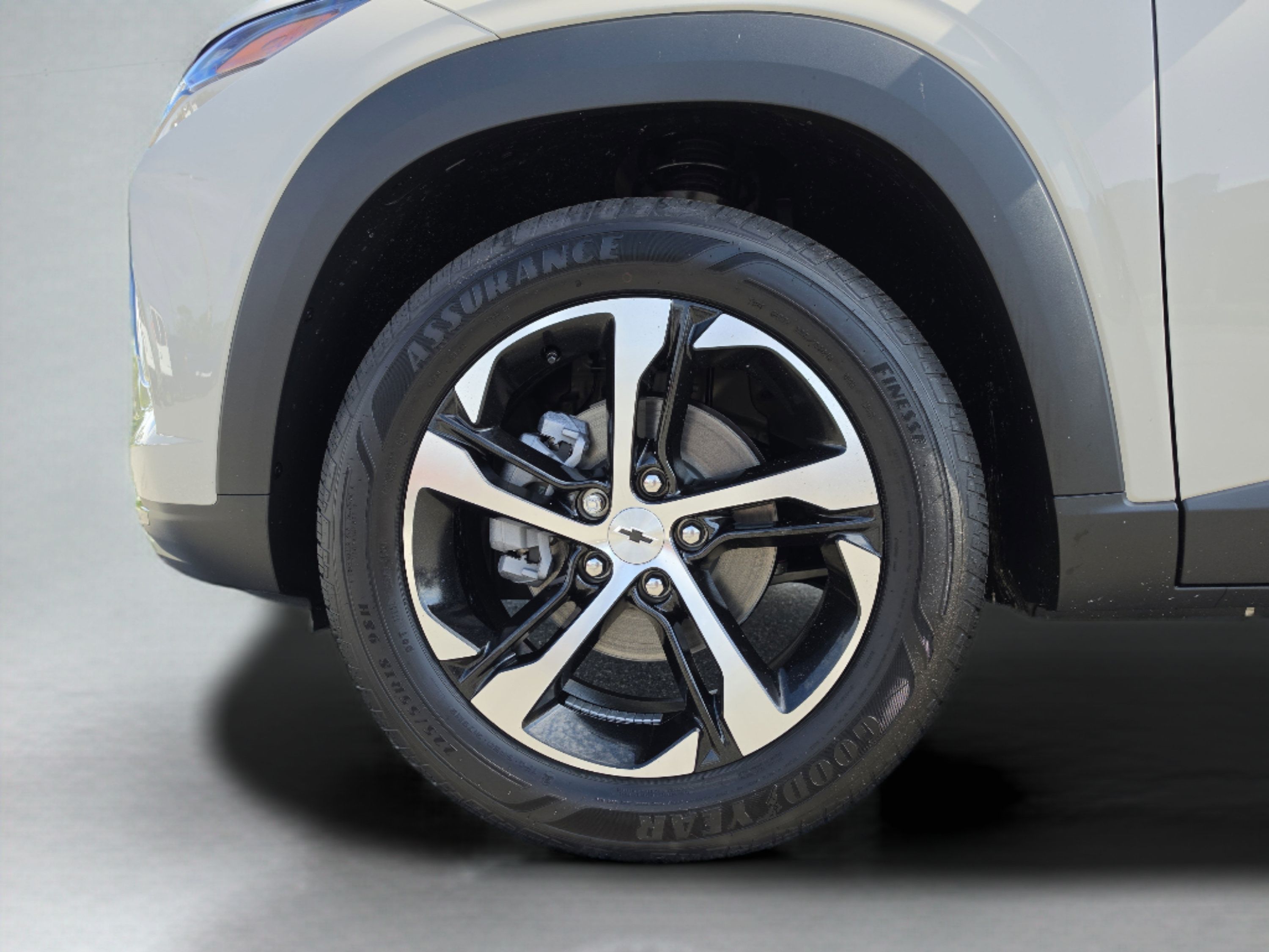 Used 2026 Chevrolet Trax RS w/ Sunroof Package FWD image 37