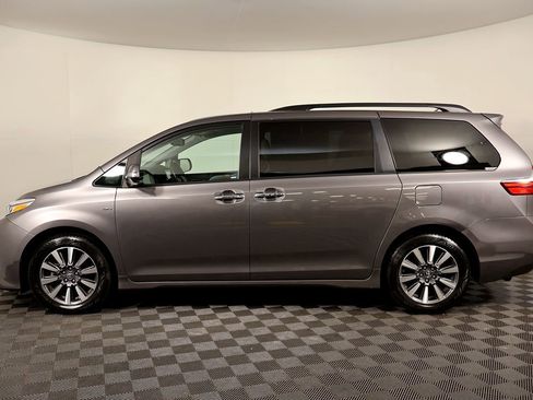 Used 2018 Toyota Sienna Limited image 14