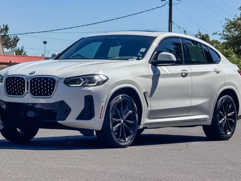 Used 2025 BMW X4 xDrive30i w/ Premium Package AWD/4WD image 9