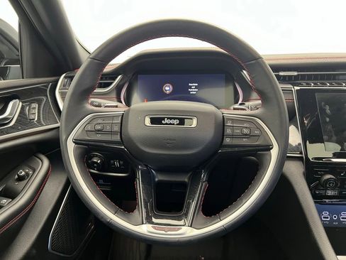 Used 2022 Jeep Grand Cherokee Trailhawk AWD/4WD image 16
