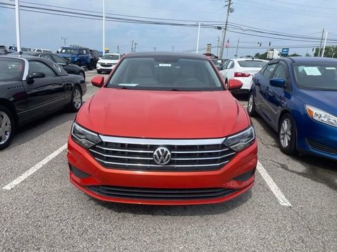 Used 2020 Volkswagen Jetta SE w/ SE Cold Weather Package FWD image 2
