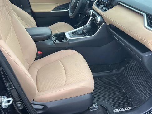 Used 2020 Toyota RAV4 LE w/ All Weather Liner Package AWD/4WD image 17