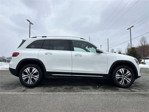 Used 2025 Mercedes-Benz GLB 250 4MATIC image 3
