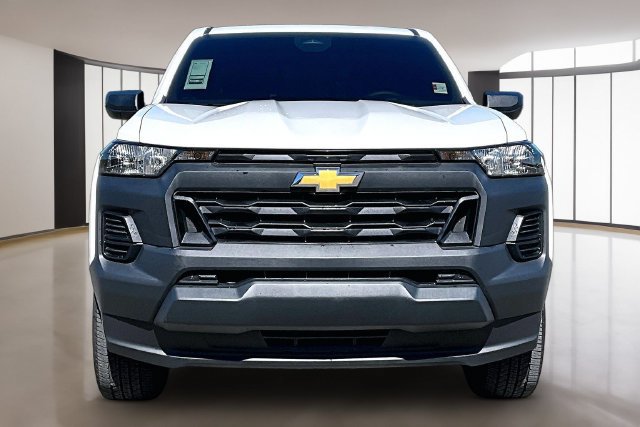 Used 2025 Chevrolet Colorado W/T w/ WT Custom Package RWD image 2