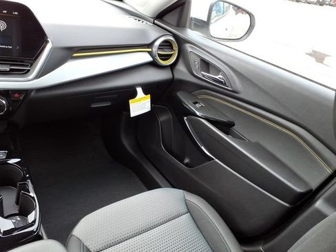 New 2026 Chevrolet Trax LT w/ LT Convenience Package FWD image 14