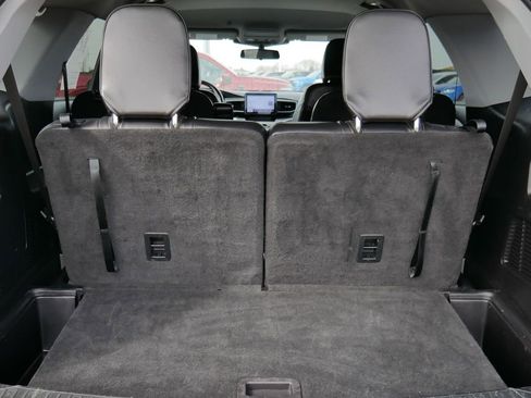 Used 2021 Ford Explorer XLT w/ Equipment Group 202A image 19