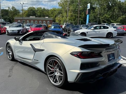 Used 2023 Chevrolet Corvette Z06 w/ Stealth Interior Trim Package RWD image 12