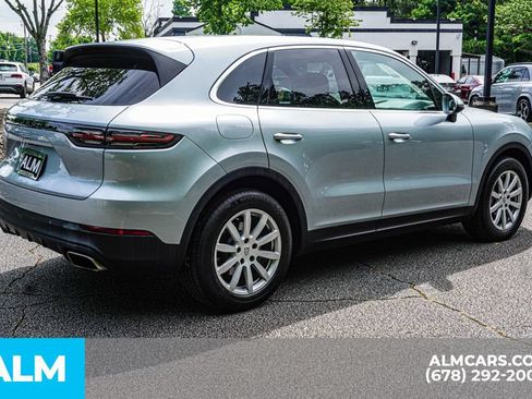 Used 2023 Porsche Cayenne AWD/4WD image 5