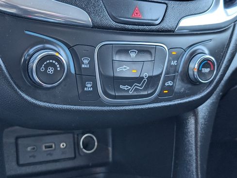 Used 2019 Chevrolet Equinox LT w/ LPO, Floor Liner Package image 11