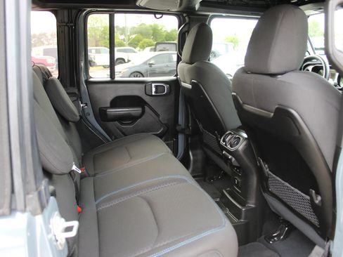 Used 2024 Jeep Wrangler Unlimited Rubicon 4xe w/ Technology Group AWD/4WD image 28