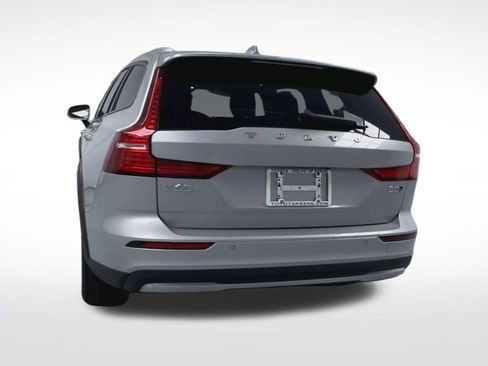 Used 2025 Volvo V60 B5 Cross Country Plus AWD/4WD image 23