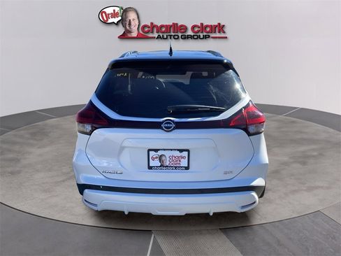 Used 2022 Nissan Kicks SR image 4