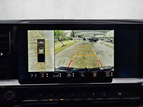 Used 2025 Chevrolet Silverado 1500 LT Trail Boss w/ LT Trail Boss Premium Package AWD/4WD image 12