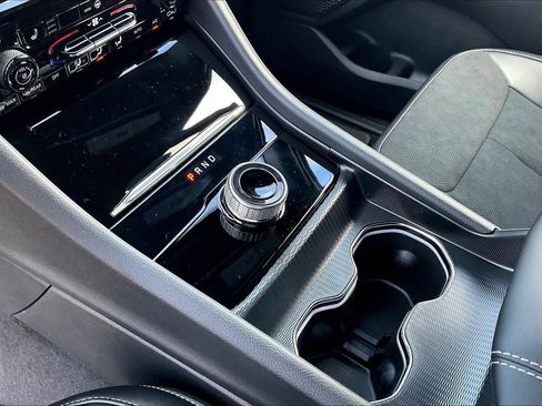 New 2025 Jeep Grand Cherokee Altitude AWD/4WD image 9