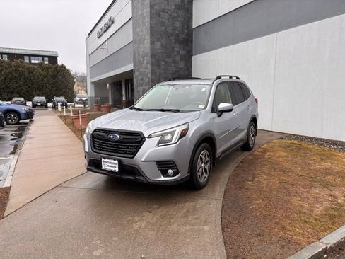 Used 2023 Subaru Forester Premium image 8