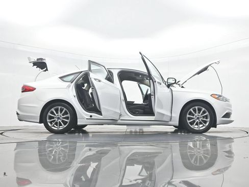 Used 2017 Ford Fusion SE w/ Fusion SE Technology Package FWD image 45