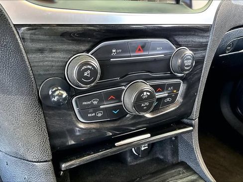 Used 2016 Chrysler 300 Limited RWD image 23