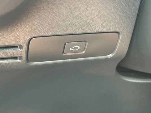 Certified 2023 Volvo C40 P8 Recharge Ultimate image 33