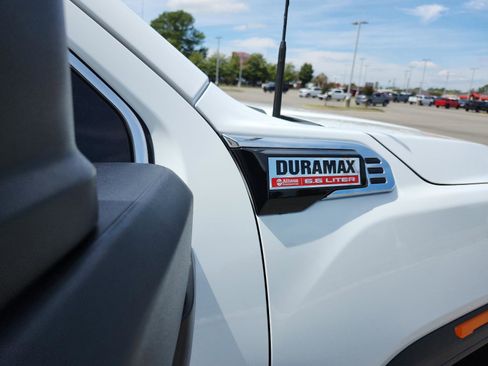 New 2025 GMC Sierra 2500 SLT w/ SLT Premium Package image 8