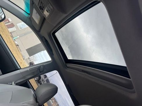 Used 2012 Toyota Highlander Limited w/ Tow Pkg image 6