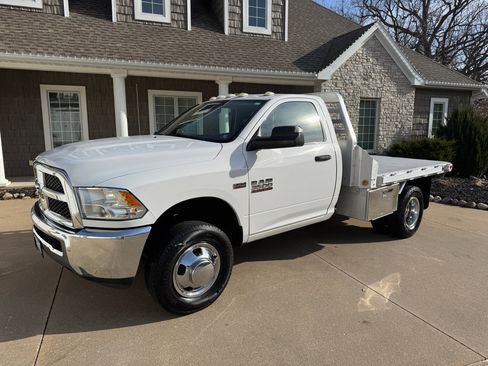 Used 2015 RAM 3500 Tradesman w/ Power & Remote Entry Group image 2
