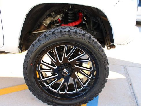 Used 2017 Toyota Tacoma TRD Sport w/ Tow Package (A/T) AWD/4WD image 6