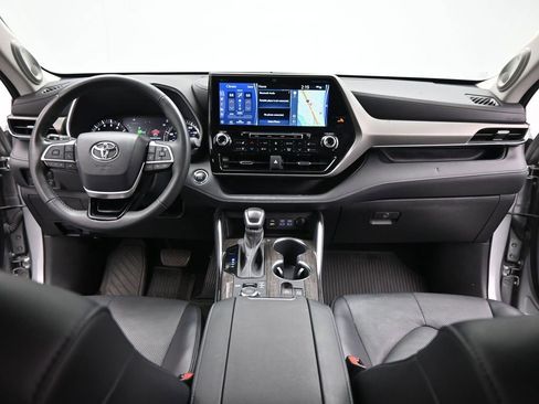 Used 2022 Toyota Highlander Limited image 19