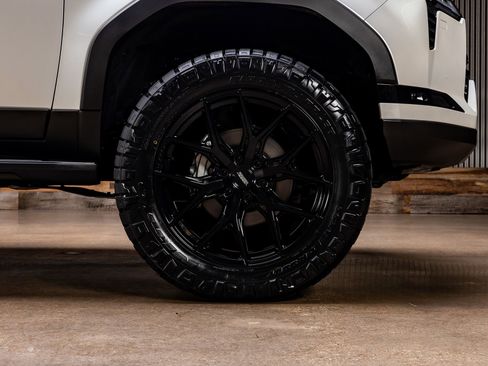 Used 2025 Lexus GX 550 AWD/4WD image 12