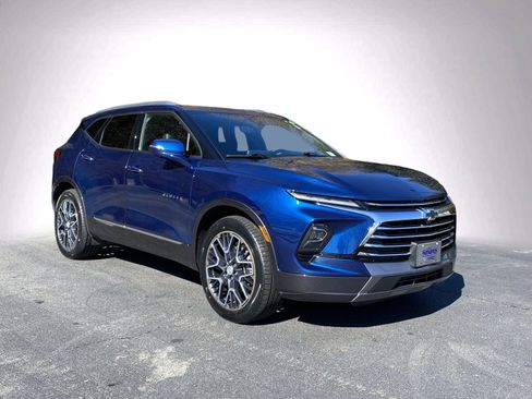 Used 2023 Chevrolet Blazer Premier w/ Driver Confidence II Package image 2