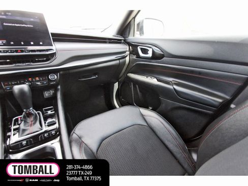 Used 2024 Jeep Compass Trailhawk image 11