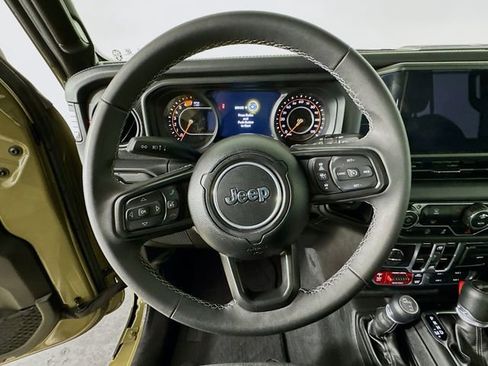 Used 2025 Jeep Wrangler Unlimited Rubicon AWD/4WD image 13
