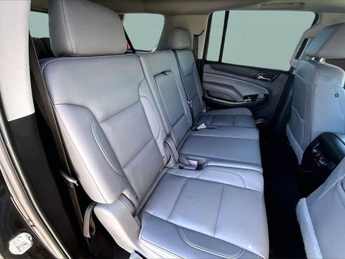 Used 2020 Chevrolet Suburban LT image 24