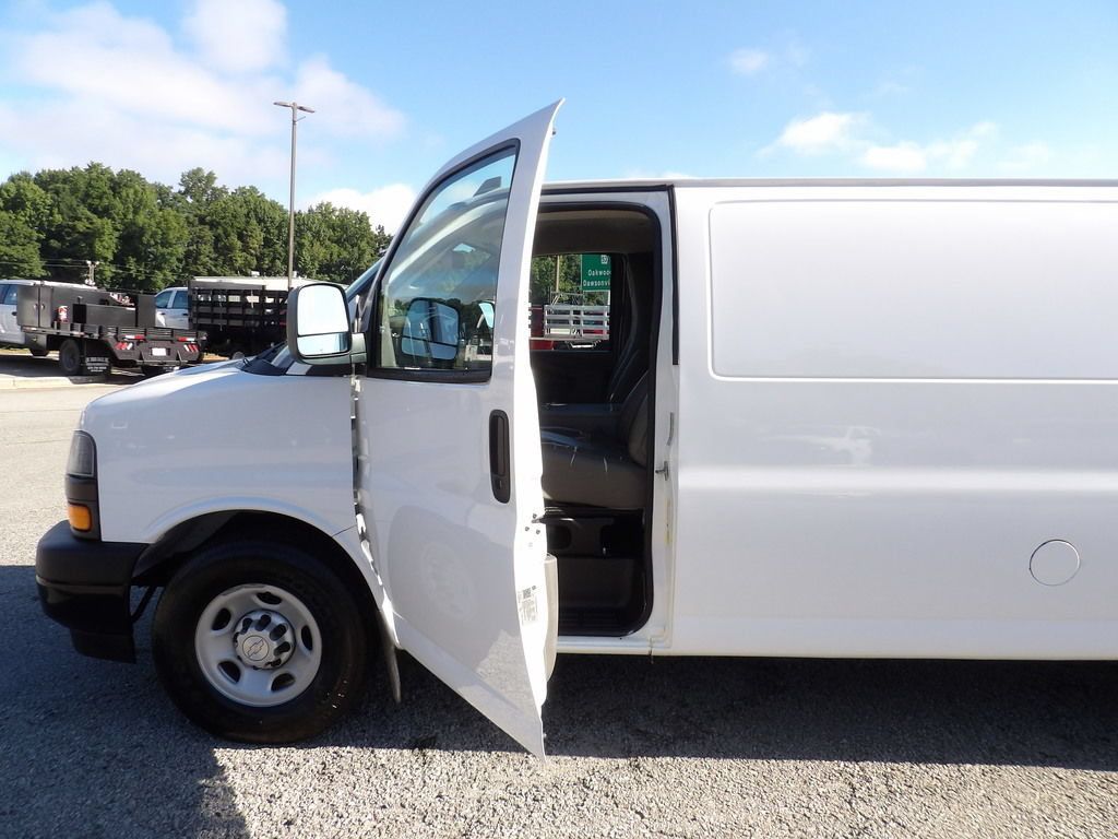 Used 2019 Chevrolet Express 3500 Extended w/ Driver Convenience Package RWD image 13