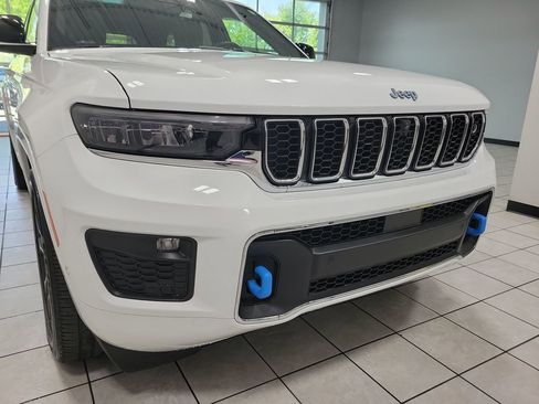 Used 2022 Jeep Grand Cherokee Overland w/ Advanced Protech Group III AWD/4WD image 28
