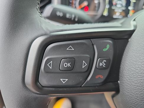 Used 2025 Jeep Wrangler Willys AWD/4WD image 22