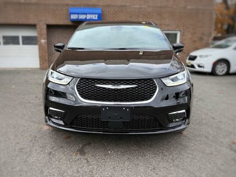 New 2026 Chrysler Pacifica Select image 2