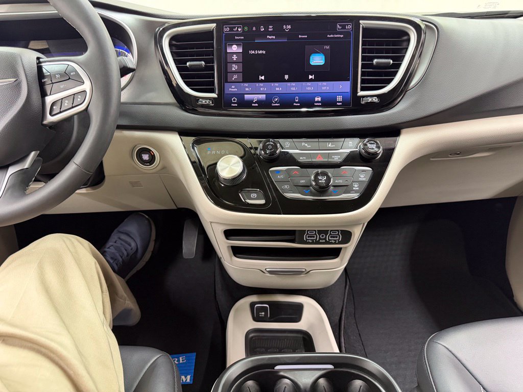 Used 2024 Chrysler Pacifica Touring-L FWD image 25