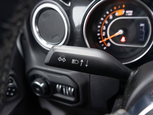 Used 2021 Jeep Wrangler Unlimited Sahara image 25