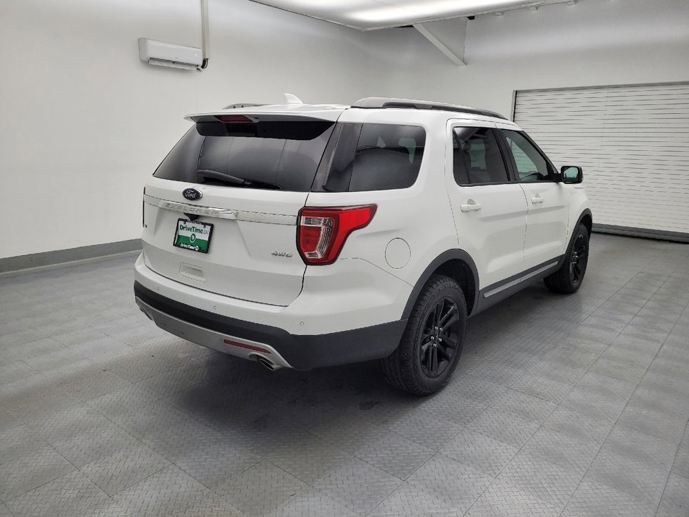 Used 2017 Ford Explorer XLT w/ Equipment Group 202A AWD/4WD image 9